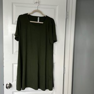 Dark green T-shirt dress 1x
